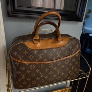 *Authentic Louie Viutton Damier
Fabulous vintage Christmas Gift